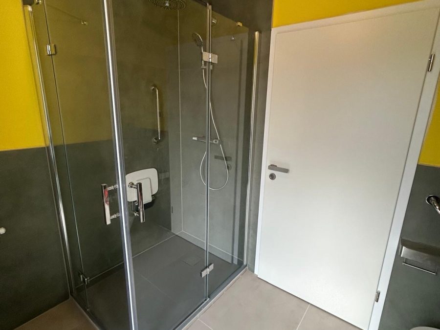 Badsanierung mit Glasdusche